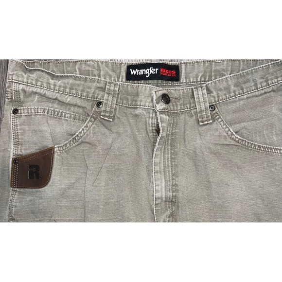 Wrangler Rugged Workwear Carpenter Pants Khaki Tan Men 35x34 Utility Pockets - Picture 2 of 6
